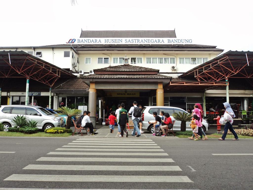 Yokotel Hotel Bandung Exterior photo